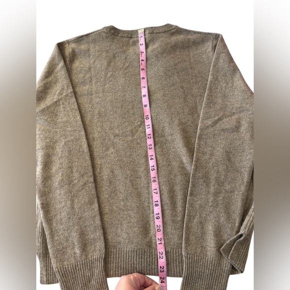 NWT Mario Serrani 100% Cashmere Knit Sweater Womens L Tan Quiet Luxury Classic - Picture 9 of 11